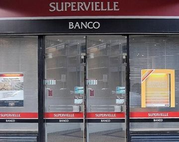 Dos delincuentes armados roban un banco en Recoleta