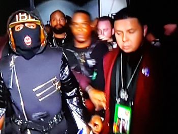 Así salió Money al ring.