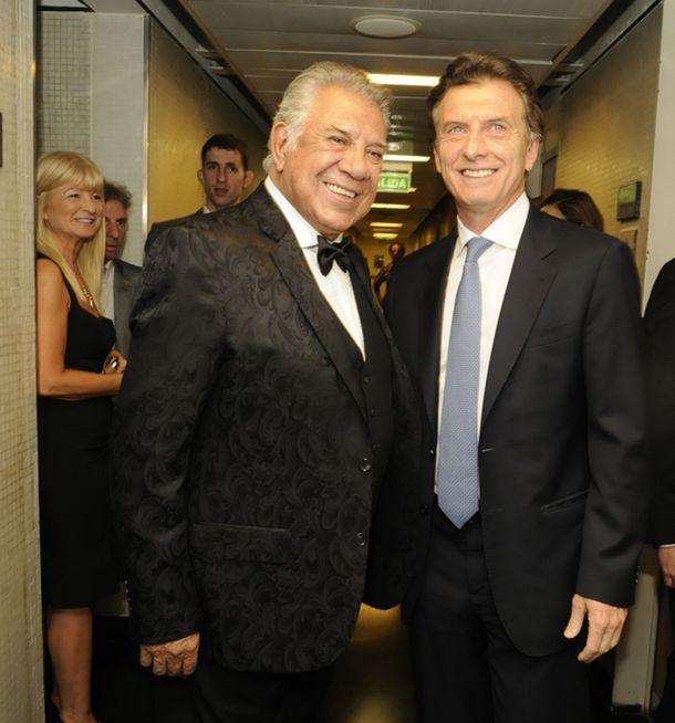 Macri estuvo con Los Elegidos en el Teatro Colón