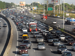 Colapso en las principales rutas por el éxodo turístico