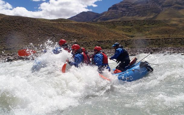 Tragedia en El Chaltén: turistas indios murieron al volcarse la balsa con que hacían rafting