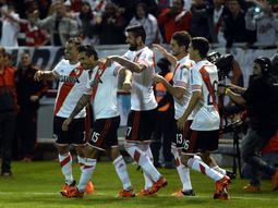 las mejores fotos del caliente superclasico de verano las mejores fotos del caliente superclasico de verano