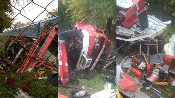 a unos bomberos los arrollo el tren: se salvaron de milagro a unos bomberos los arrollo el tren: se salvaron de milagro