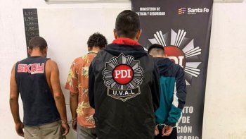 usaban a mellizas de 7 anos para vender droga en rosario: detuvieron a 39 narcos usaban a mellizas de 7 anos para vender droga en rosario: detuvieron a 39 narcos