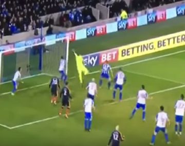 La carambola se coló en el ángulo del Brighton