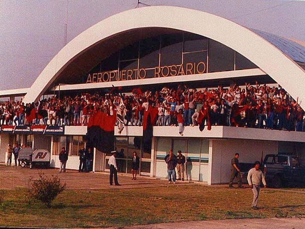 Publican fotos inéditas de la llegada de Maradona a Newells