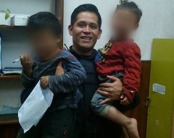 Dos policías hallaron a dos nenes de 2 y 4 años que deambulaban por La Plata