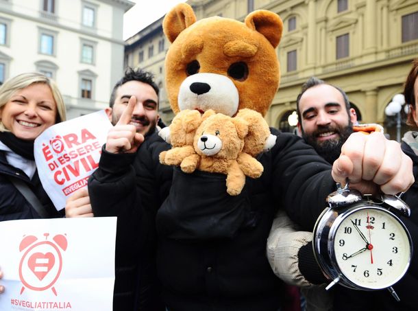 Multitudinarias marchas en Italia por la legalización de matrimonio igualitario