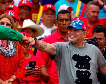 La carta de Nicolás Maduro para Maradona: Hombre legendario del Mundo