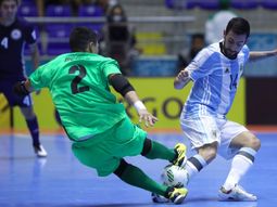 argentina debuto ganando en el mundial de futsal por este blooper del arquero rival argentina debuto ganando en el mundial de futsal por este blooper del arquero rival