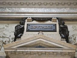 Diputados pidió la renuncia de todos los puestos contratados de forma directa y de los delegados de la Comisión Técnica Mixta de Uruguay. Diputados pidió la renuncia de todos los puestos contratados de forma directa y de los delegados de la Comisión Técnica Mixta de Uruguay.