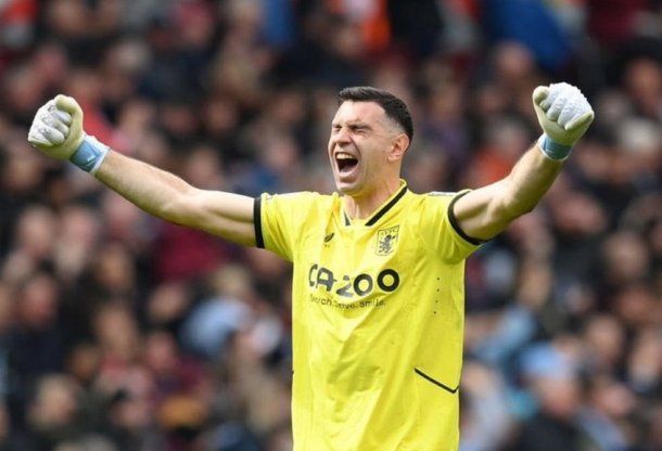 La gran atajada del Dibu Martínez en el triunfo del Aston Villa sobre Newcastle