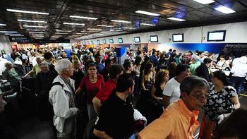 aeroparque tuvo vuelos restringidos por un reclamo sindical aeroparque tuvo vuelos restringidos por un reclamo sindical
