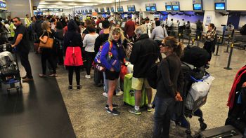 otra paritaria que rompe con el techo del gobierno: aeronauticos cerro una suba del 25% otra paritaria que rompe con el techo del gobierno: aeronauticos cerro una suba del 25%