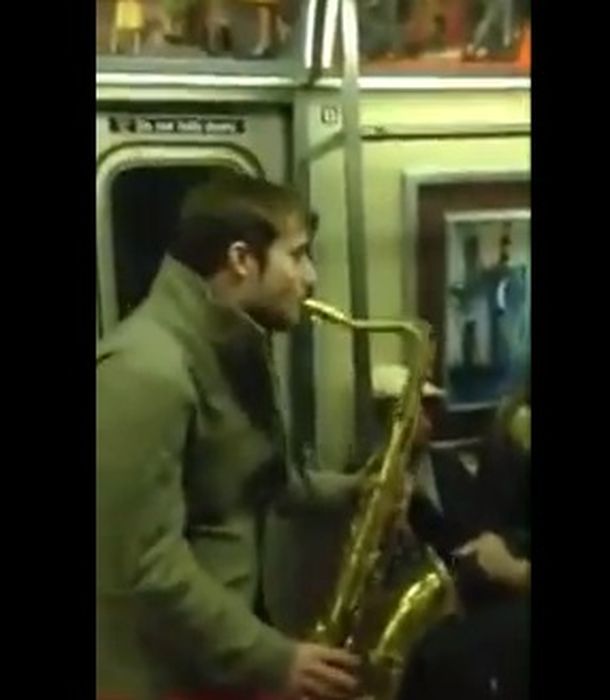 VIDEO: La batalla de los saxos en un subte de Nueva York