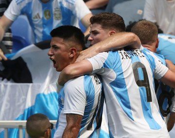 El golazo de Almada para abrir el marcador ante Ucrania en los JJOO