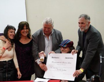 Le otorgaron a Charly el título de Doctor Honoris Causa en la UBA
