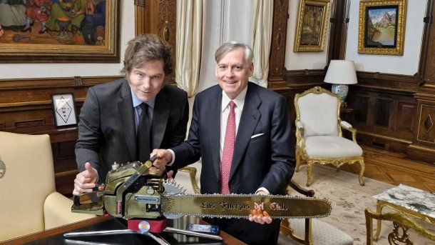 Javier Milei condecoró al economista español Jesús Huerta de Soto