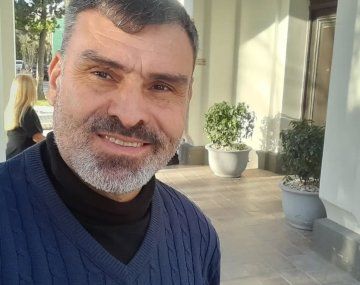Farías presentó una constancia que asegura que fue compañero de Diego Fernández