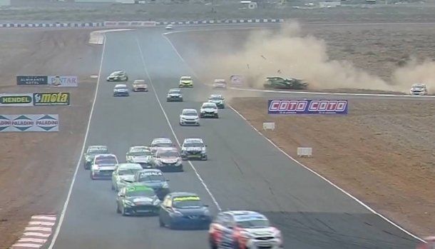 Terrible choque múltiple en el TN de Neuquén: varios pilotos heridos