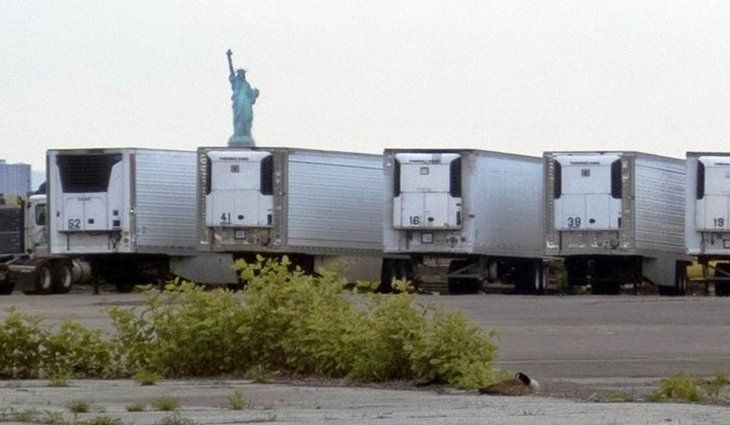 Nueva York: todavía quedan 750 muertos por coronavirus almacenados en camiones frigoríficos Nueva York: todavía quedan 750 muertos por coronavirus almacenados en camiones frigoríficos