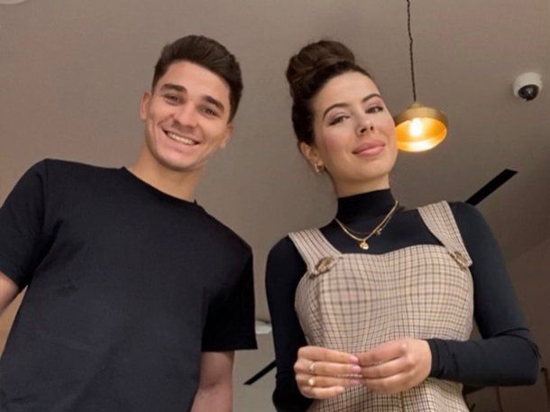 La profesora de inglés de Julián Álvarez sumó a otros dos futbolistas a sus clases