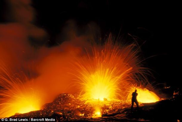 El fotógrafo que no le tiene miedo a la lava o Volcano Man