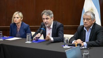 El jefe de la Unidad de Gabinete de Asesores del Ministerio de Salud encavbezó la reunión.