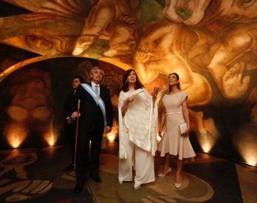 Alberto Fernández, su mujer, su hijo y Cristina Kirchner recorren el interior del Museo del Bicentenario