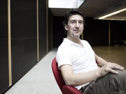 Julio Bocca dirige Hamlet Ruso en el Teatro Colón.