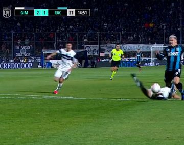 Se cortó el VAR en el Gimnasia-Racing y no cobraron un penal