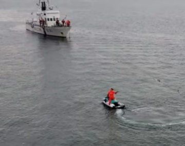 Intensa búsqueda en el mar de Puerto Madryn. Foto: Vecinos Madryn.