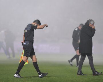 Grave: suspendido el partido entre Gimnasia y Boca por incidentes fuera del estadio