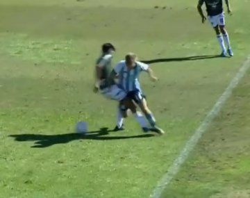 Racing: el hijo de Gregorio Dalbón entró en reserva y la primera que tocó hizo un caño