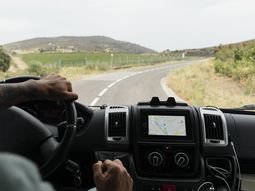 Los turistas que vacacionen en Uruguay tendrán la posibilidad de pagar con Pase Turista o directamente en las cabinas de peaje por una tarifa mayor. Los turistas que vacacionen en Uruguay tendrán la posibilidad de pagar con Pase Turista o directamente en las cabinas de peaje por una tarifa mayor.