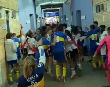 Dieron el ejemplo: las inferiores de River y Boca festejaron juntos