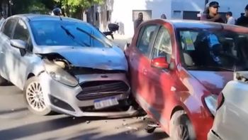 manejaba borracho, enyesado y choco a tres autos estacionados en palermo: no se que paso manejaba borracho, enyesado y choco a tres autos estacionados en palermo: no se que paso