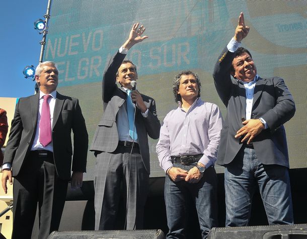 Randazzo realizó anuncios de trenes con dos precandidatos a gobernador