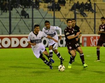 Lanús sufrió y venció por penales a San Martín de Formosa para los 16avos