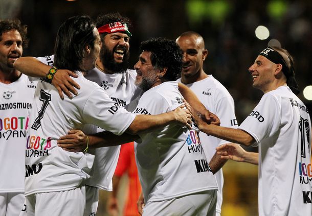 Diego Maradona fue la gran figura del partido por la paz