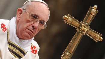 en la vigilia pascual, francisco bautizara a cuatro jovenes en la vigilia pascual, francisco bautizara a cuatro jovenes