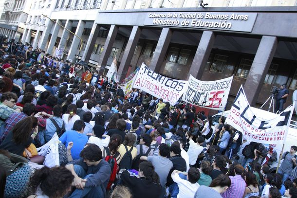 Estudiantes piensan qué otras protestas realizarán después de las tomas