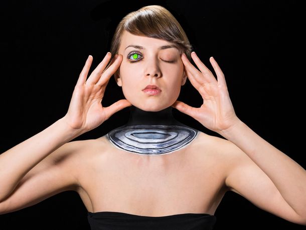 Una artista logró despegar su cabeza del cuello con sólo un poco de maquillaje