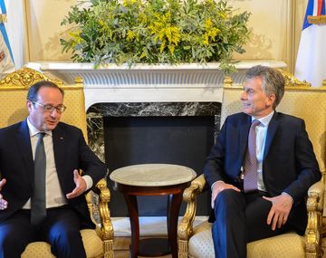 Hollande pidió cooperación con refugiados