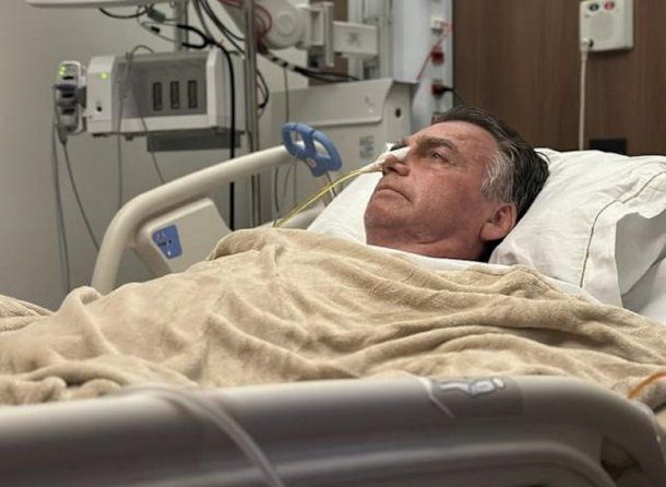 Volvieron a internar a Jair Bolsonaro en Brasil: malestar estomacal