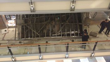 se cayo parte del techo del shopping abasto se cayo parte del techo del shopping abasto