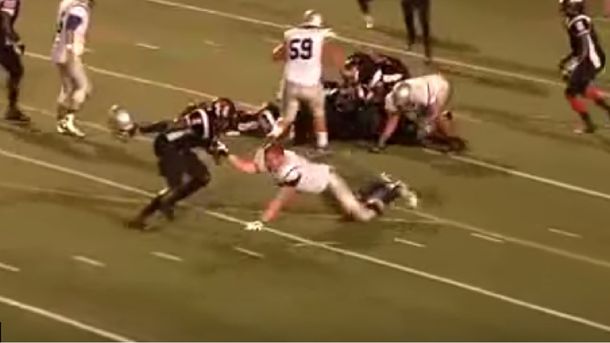 Le sacó el casco a un rival y lo usó para pegarle: Fue un accidente, dijo la mamá