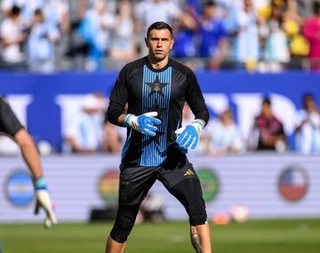 La marca que busca alcanzar Dibu Martínez con la Selección