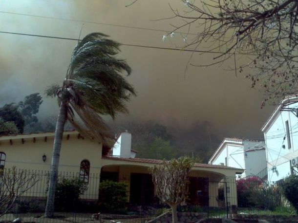 Un muerto y destrozos por el paso del Zonda en Salta