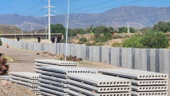 sorpresa: la universidad de cuyo construyo un muro para combatir la inseguridad